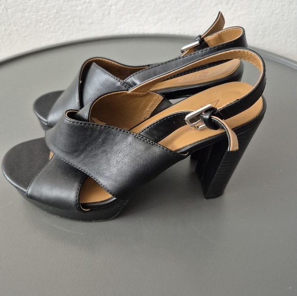 Naturalizer Nylah Platform Dress Sandals - Picture 4 of 8
